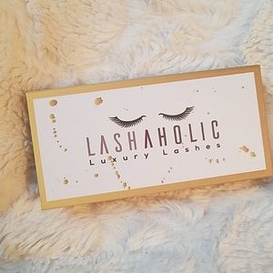 NWT Lashaholic Lashes